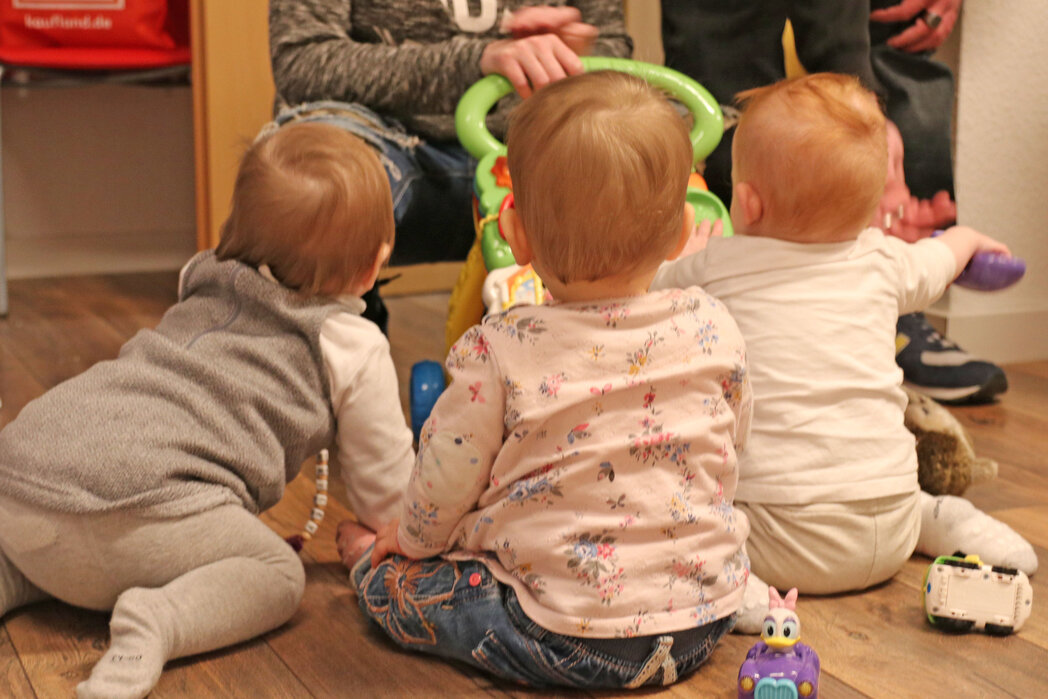 3 Kinder vor Spielger&auml;t