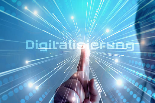 Bild vergr&ouml;&szlig;ern: Finger tippt symbolisch auf den Begriff Digitalisierung