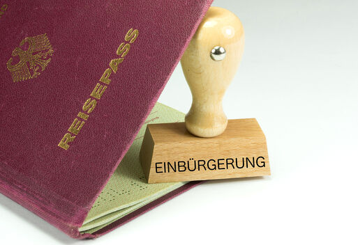 Reisepass mit einem Stempel zur Einb�rgerung