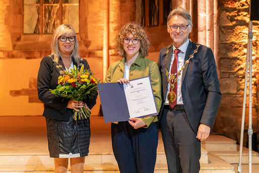 Oberb�rgermeisterin Simone Borris, Jana Kr�ning und Prof. Dr. Jens Strackeljan