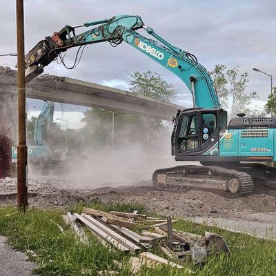 Bild vergr&ouml;&szlig;ern: Abriss der Fu�g�ngerbr�cke am Petrif�rder