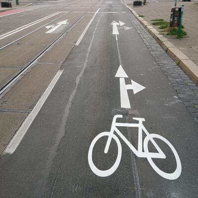 AcceleRAD-Projekt: Umsetzung gesch�tzter Radstreifen auf Gro�er Diesdorfer Str. - Leipziger Kombispur