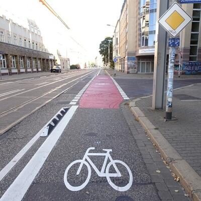 AcceleRAD-Projekt: Umsetzung gesch�tzter Radstreifen auf Gro�er Diesdorfer Str. - Protected Bike Lane